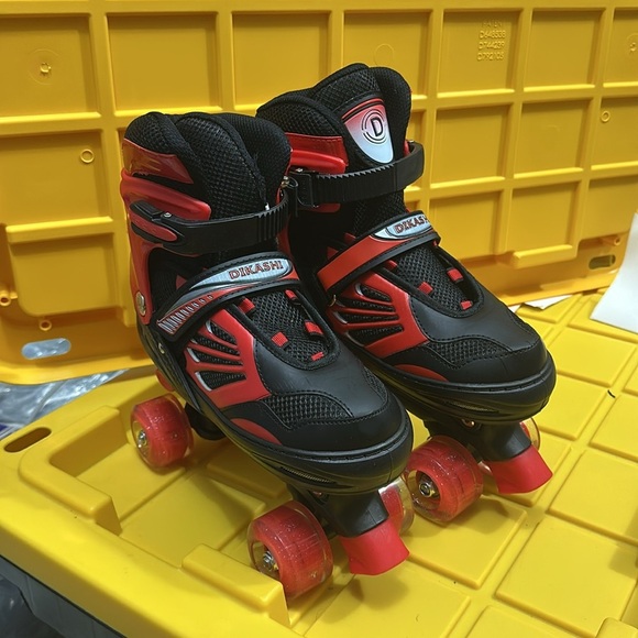 Roller Skates Boys Girls, 4 Size Adjustable Rollerskates Light Up Wheels Youth L - Picture 2 of 8